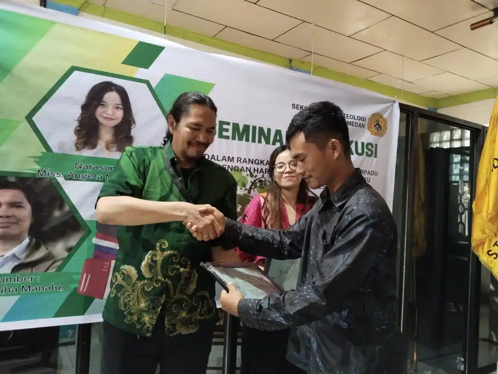 Hari Buku, "Dari Salib ke Pena" 1 Hari Buku STT Paulus Medan