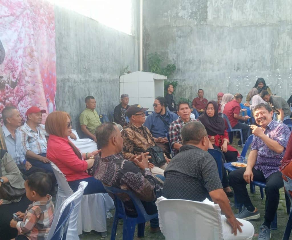 Hangatnya Persahabatan di Pesta Sederhana Iliyya dan Ade