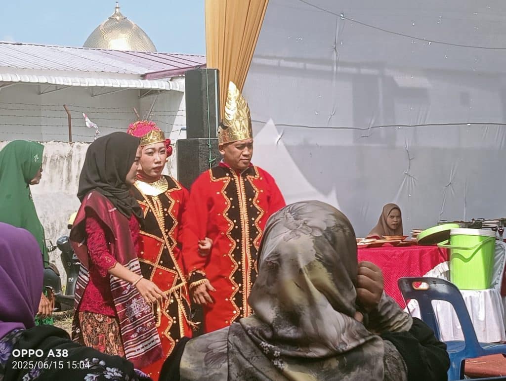 Hangatnya Persahabatan di Pesta Sederhana Iliyya dan Ade