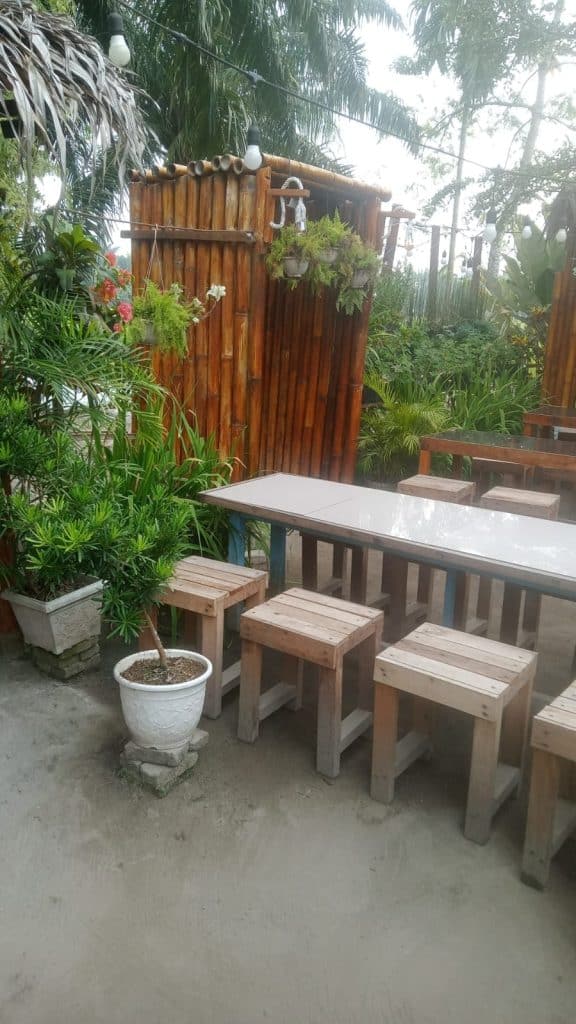 Angkringan Bandrek Rika, Petualangan Rasa di Tengah Taman Hijau