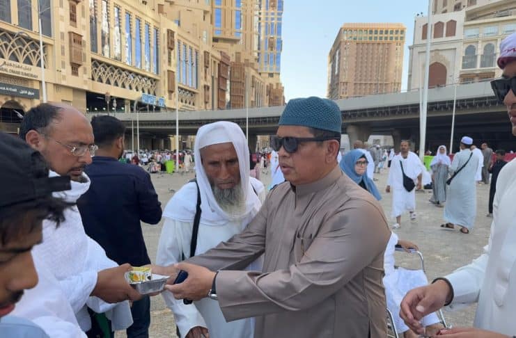 Bersedekah di Tanah Suci, KSJ Internasionalkan Gerakan Jumat Barokah