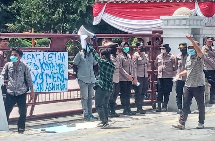 Jaring Mahali Berunjuk Rasa di Kantor Wali Kota Medan