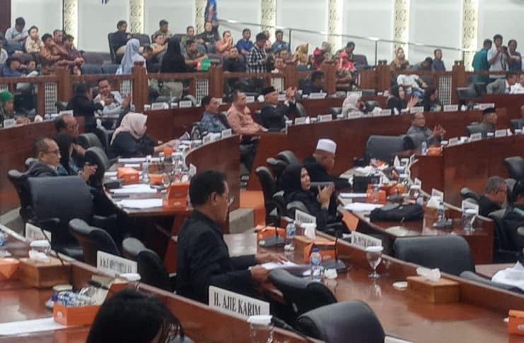 Di Paripurna, Wakil Ketua DPRD Sumatera Utara Umumkan Kehadiran Dewan