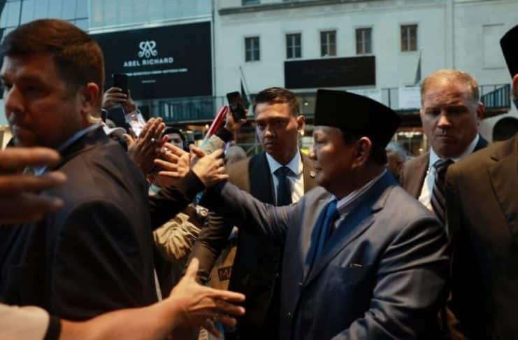 Presiden Republik Indonesia, Prabowo Subianto disambut hangan oleh diaspora Indonesia di hotel tempat bermalam, di New York, Amerika Serikat, pada Sabtu, 20 September 2025.