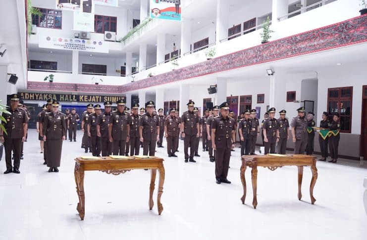 Lantik 5 Asisten Dan 15 Kajari, Kajatisu Harli Siregar: Layani Kebutuhan Hukum Penuh Integritas