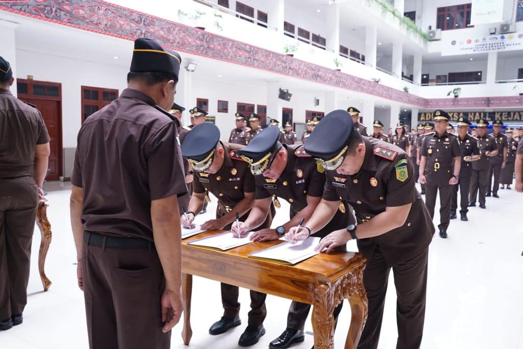 Lantik 5 Asisten Dan 15 Kajari, Kajatisu Harli Siregar: Layani Kebutuhan Hukum Penuh Integritas