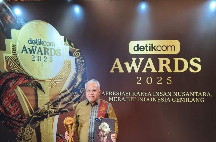 Dr. Harli Siregar Terima Penghargaan Detikcom Award