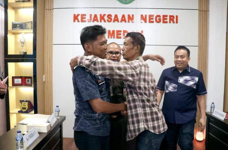 Tersangka Penganiaya Lurah Di Kecamatan Medan Timur Bebas Dari Tuntutan Pidana