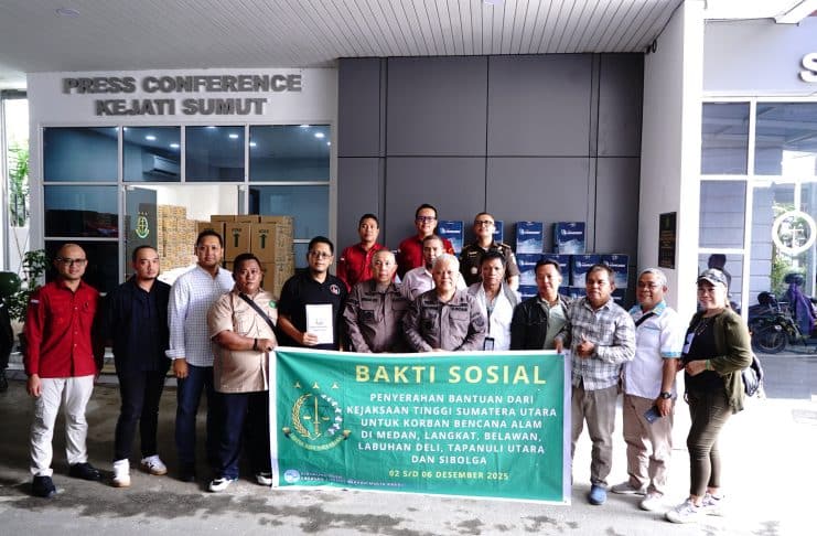 KEJAKSAAN TINGGI SUMATERA UTARA PEDULI BENCANA* *Salurkan Bantuan Pangan, Obat-Obatan Hingga Pakaian Kepada Korban Banjir Di Sejumlah Lokasi Kota Medan