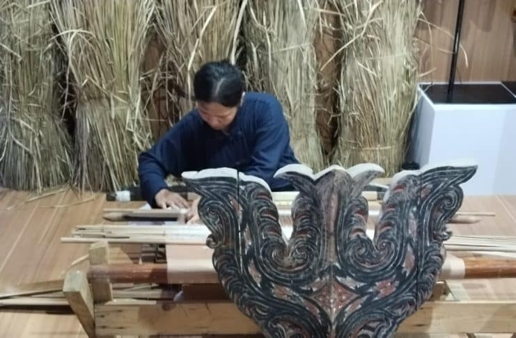 Soft Skill dari Soft Skill dari Kearifan Lokal, Belajar dari Pengrajin Ulos dan BatikKearifan Lokal: Belajar dari Pengrajin Ulos dan Batik