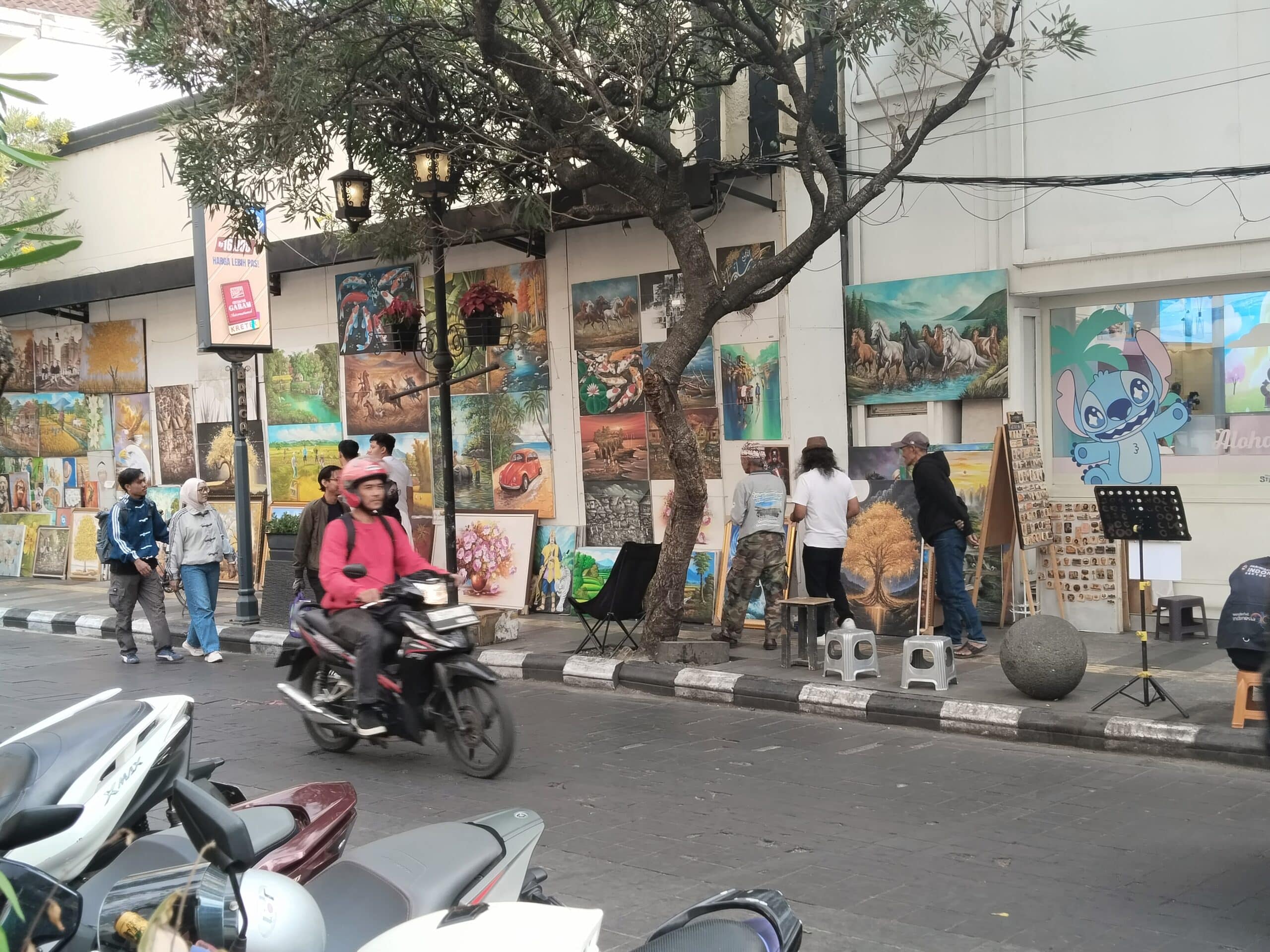 Braga Bandung, Pesona Jalan Tua yang Tak Pernah Kehabisan Cerita 1 Braga Bandung: Pesona Jalan Tua yang Tak Pernah Kehabisan Cerita